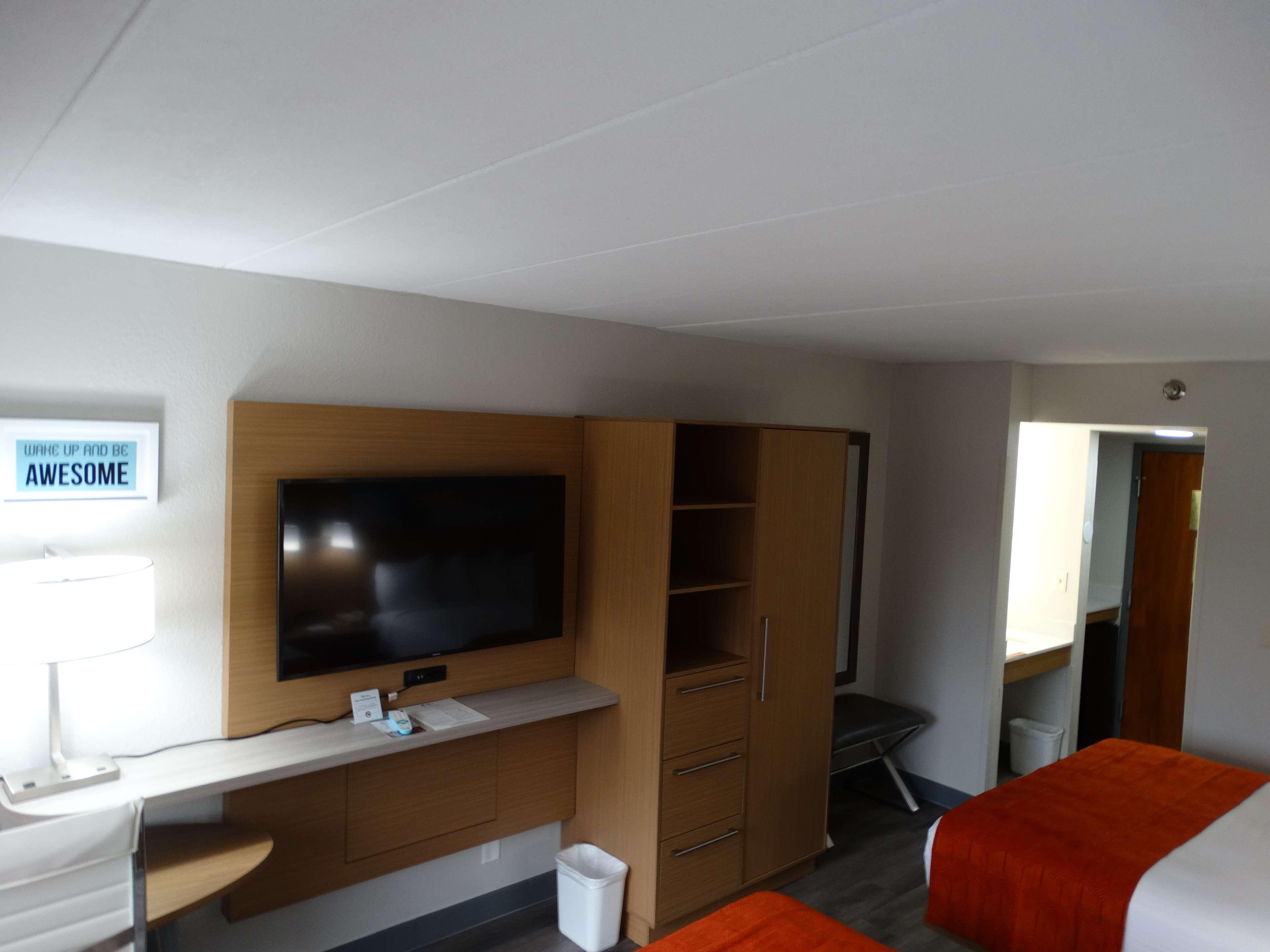 Best Western Plus Executive Hotel Richmond Dumbarton Bagian luar foto