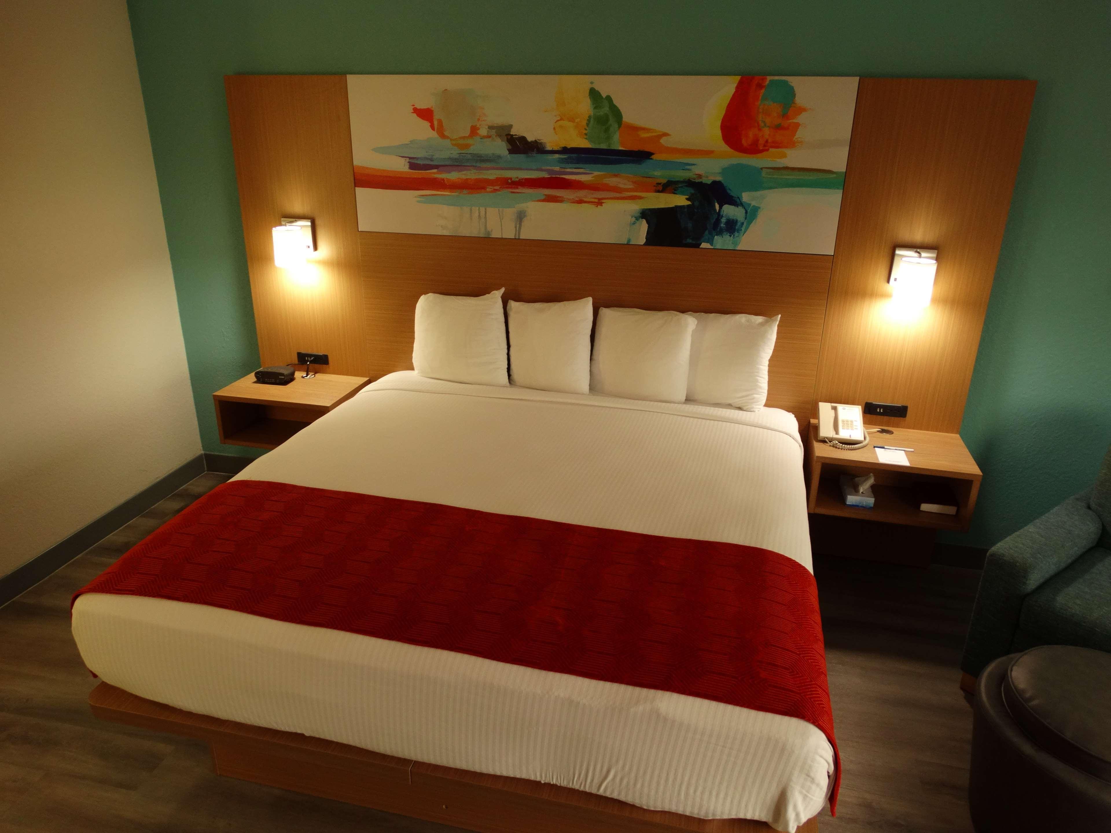 Best Western Plus Executive Hotel Richmond Dumbarton Bagian luar foto
