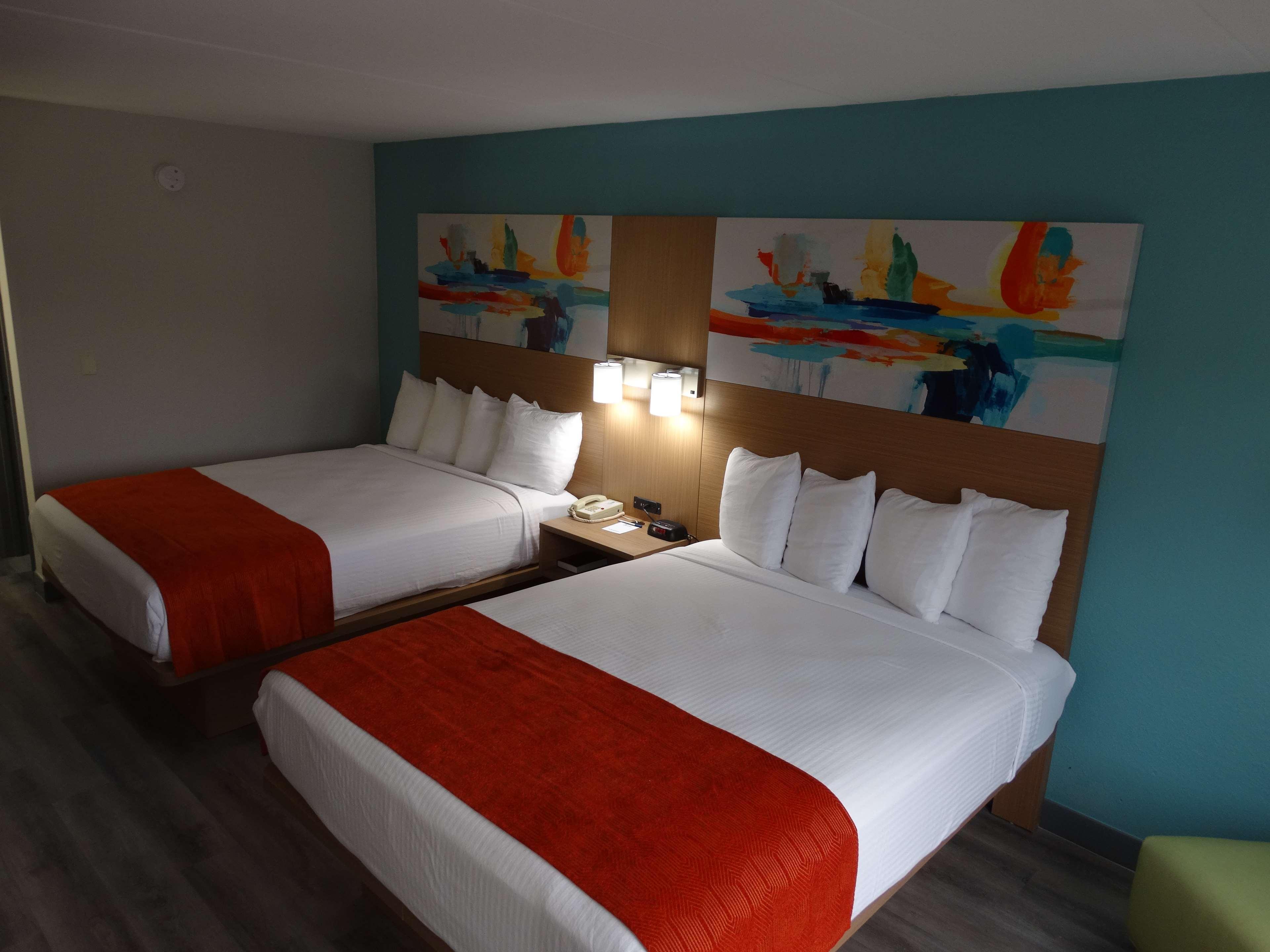 Best Western Plus Executive Hotel Richmond Dumbarton Bagian luar foto