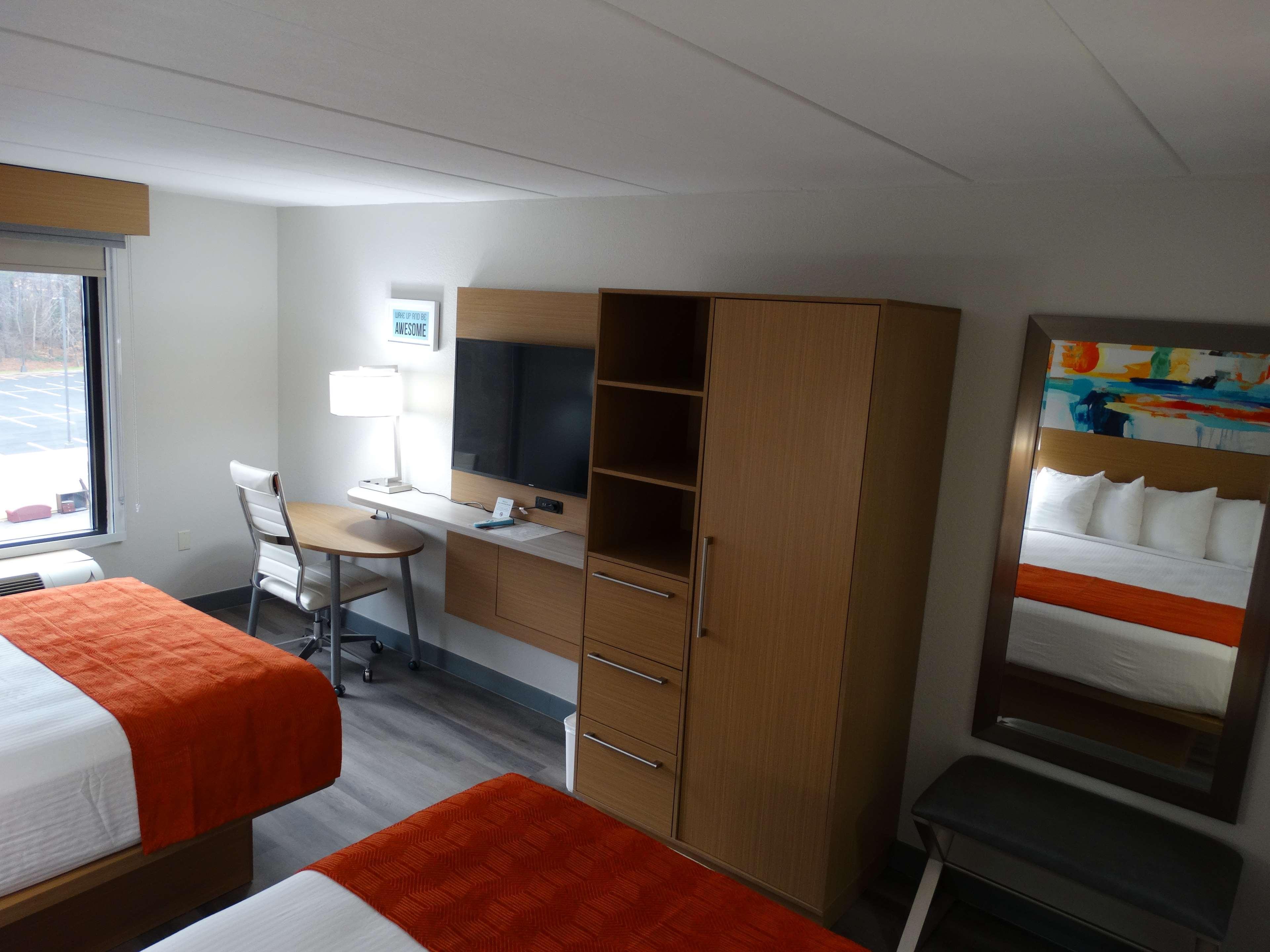 Best Western Plus Executive Hotel Richmond Dumbarton Bagian luar foto