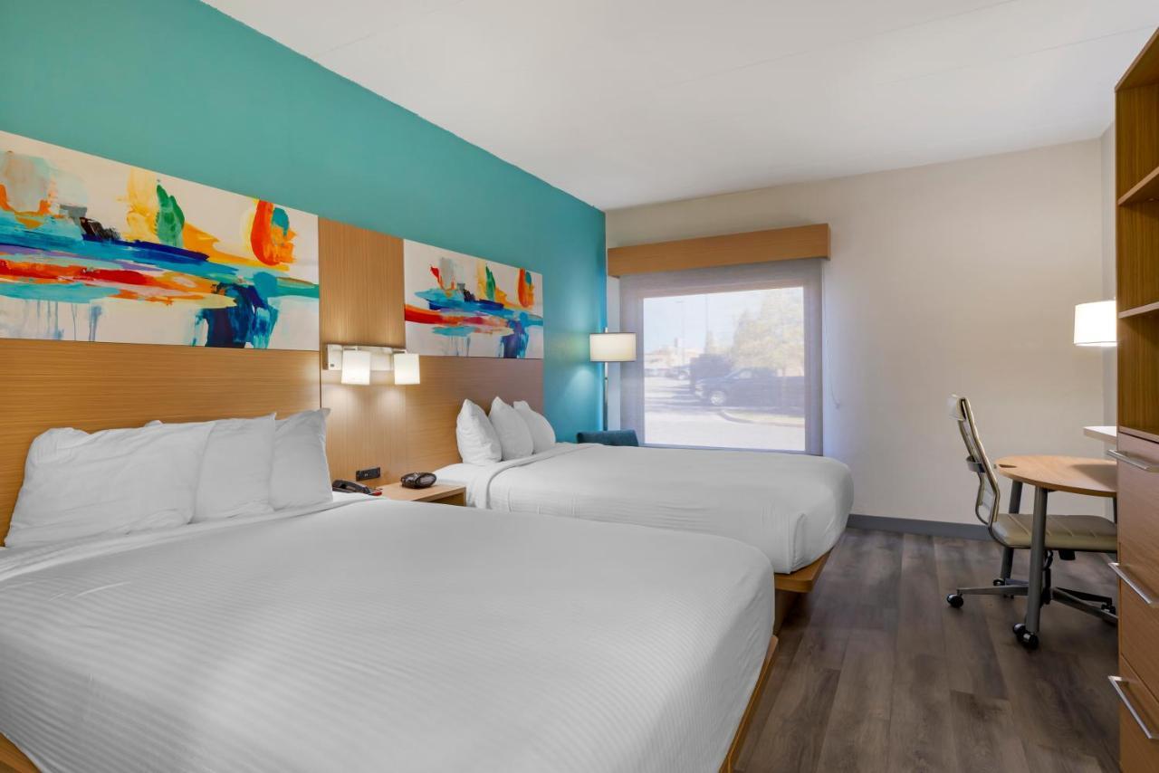 Best Western Plus Executive Hotel Richmond Dumbarton Bagian luar foto