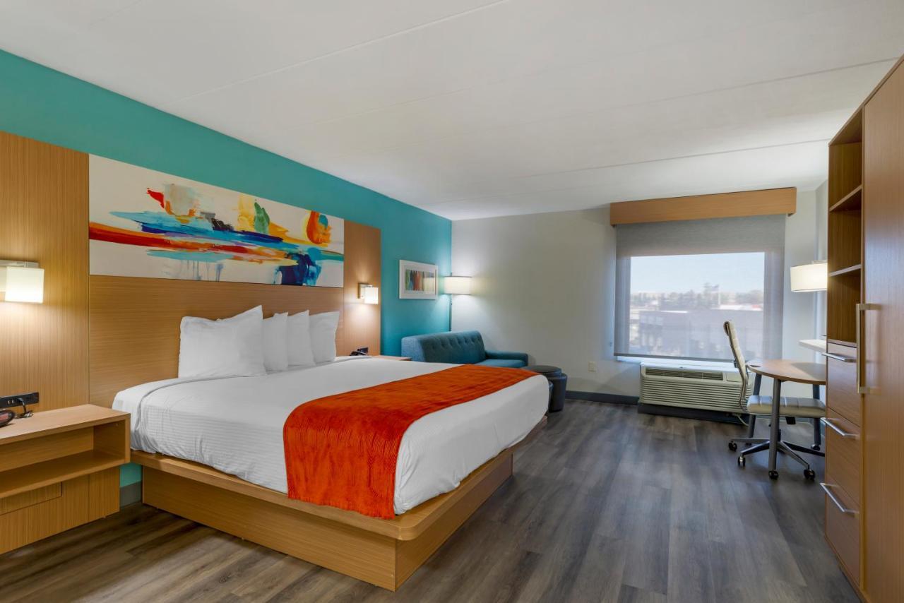 Best Western Plus Executive Hotel Richmond Dumbarton Bagian luar foto