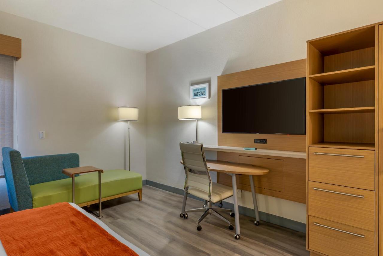 Best Western Plus Executive Hotel Richmond Dumbarton Bagian luar foto