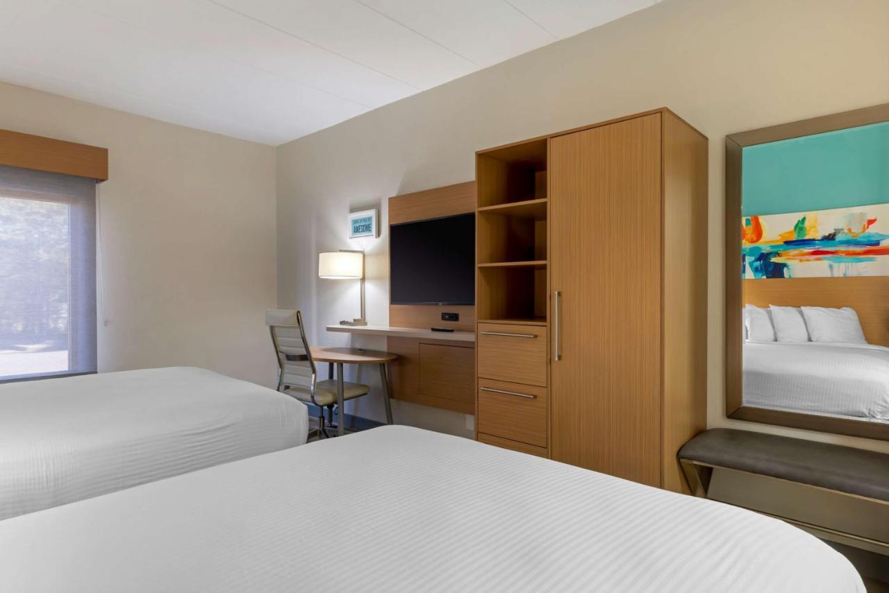 Best Western Plus Executive Hotel Richmond Dumbarton Bagian luar foto