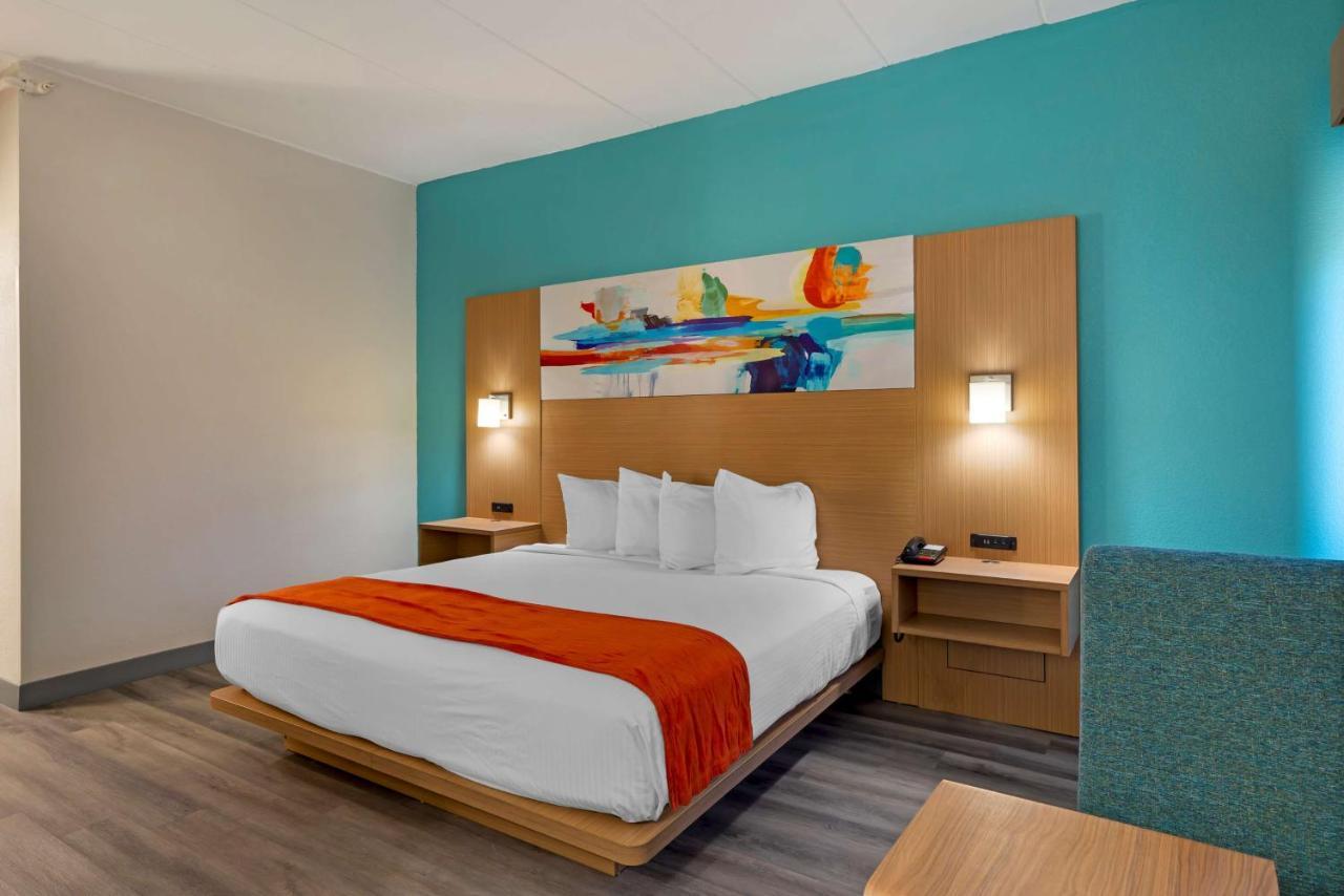 Best Western Plus Executive Hotel Richmond Dumbarton Bagian luar foto