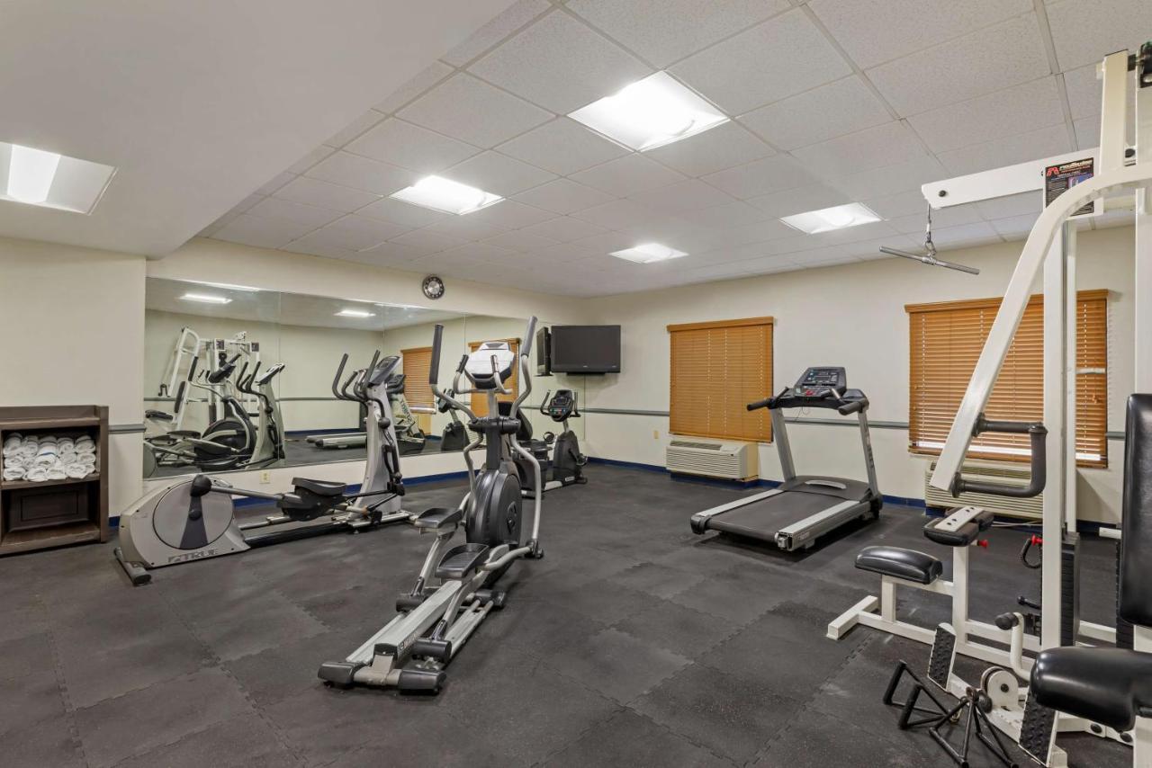 Best Western Plus Executive Hotel Richmond Dumbarton Bagian luar foto